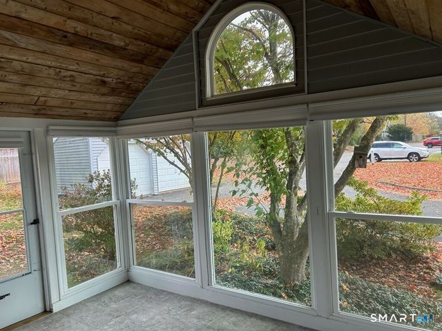 140 Flagg Road R, West Hartford, CT 06117