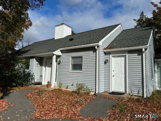 140 Flagg Road R, West Hartford, CT 06117