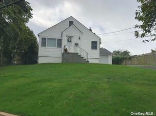 9 North Street, Glen Head, NY 11545