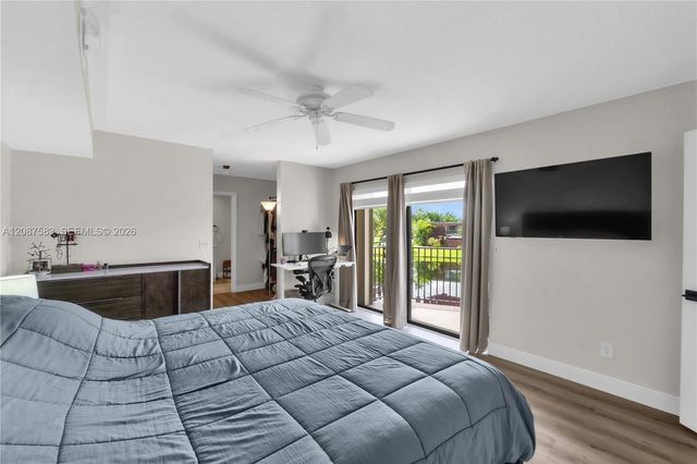 11882 SW 12th Place, Davie, FL 33325