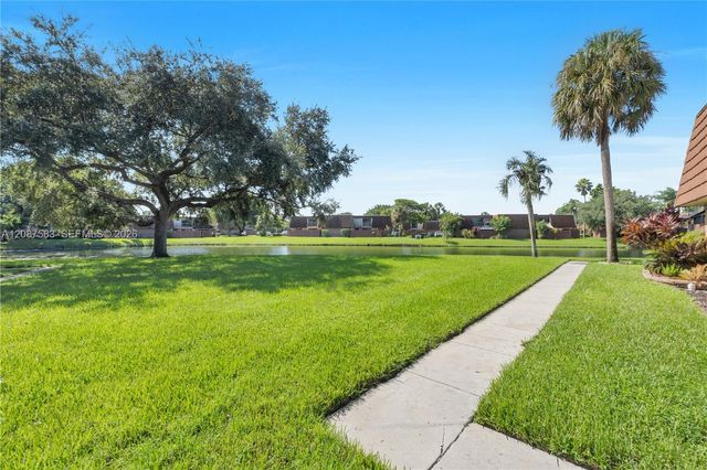 11882 SW 12th Place, Davie, FL 33325