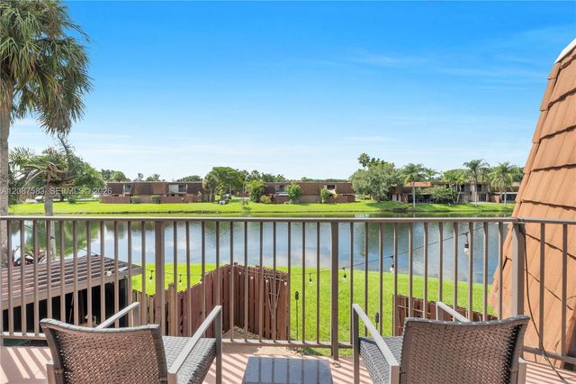 11882 SW 12th Place, Davie, FL 33325