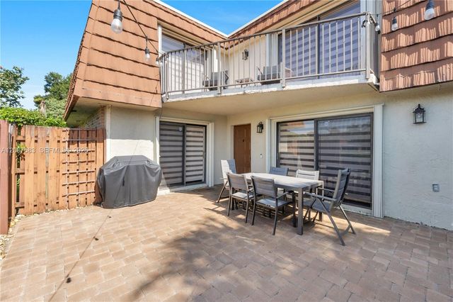 11882 SW 12th Place, Davie, FL 33325