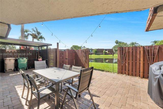 11882 SW 12th Place, Davie, FL 33325
