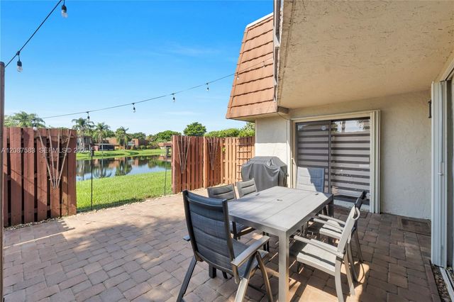 11882 SW 12th Place, Davie, FL 33325