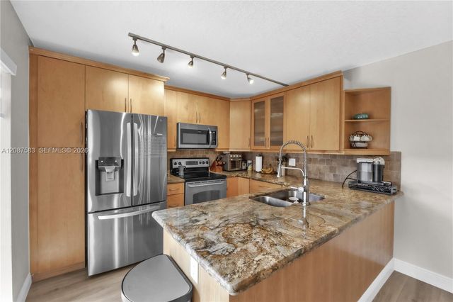 11882 SW 12th Place, Davie, FL 33325