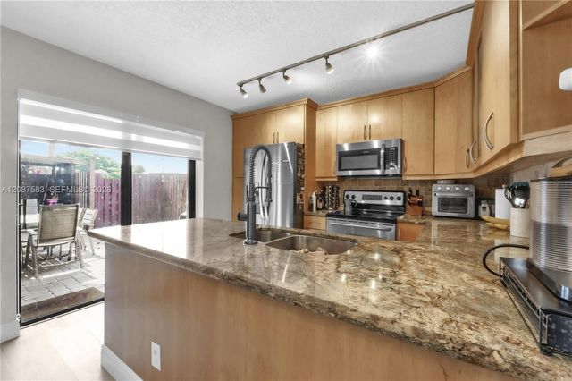 11882 SW 12th Place, Davie, FL 33325