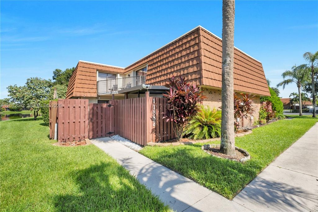 11882 SW 12th Place, Davie, FL 33325