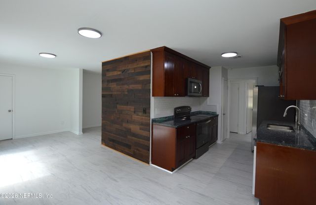 2045 DERRINGER Road, Jacksonville, FL 32225