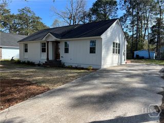 233 E Derenne Avenue, Savannah, GA 31405