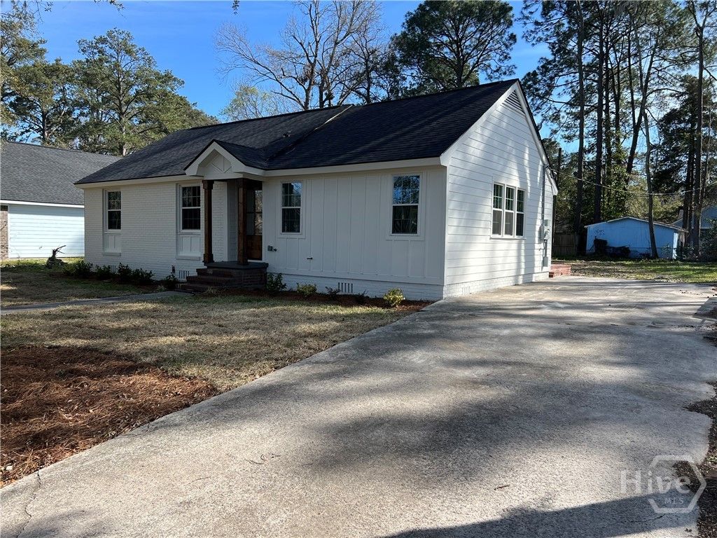 Image 1 of property listing at 233 E Derenne Avenue, Savannah, GA 31405