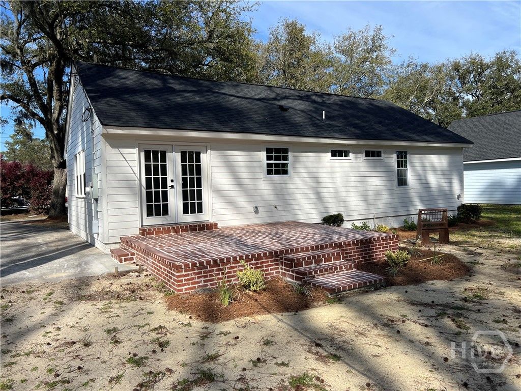Image 15 of property listing at 233 E Derenne Avenue, Savannah, GA 31405