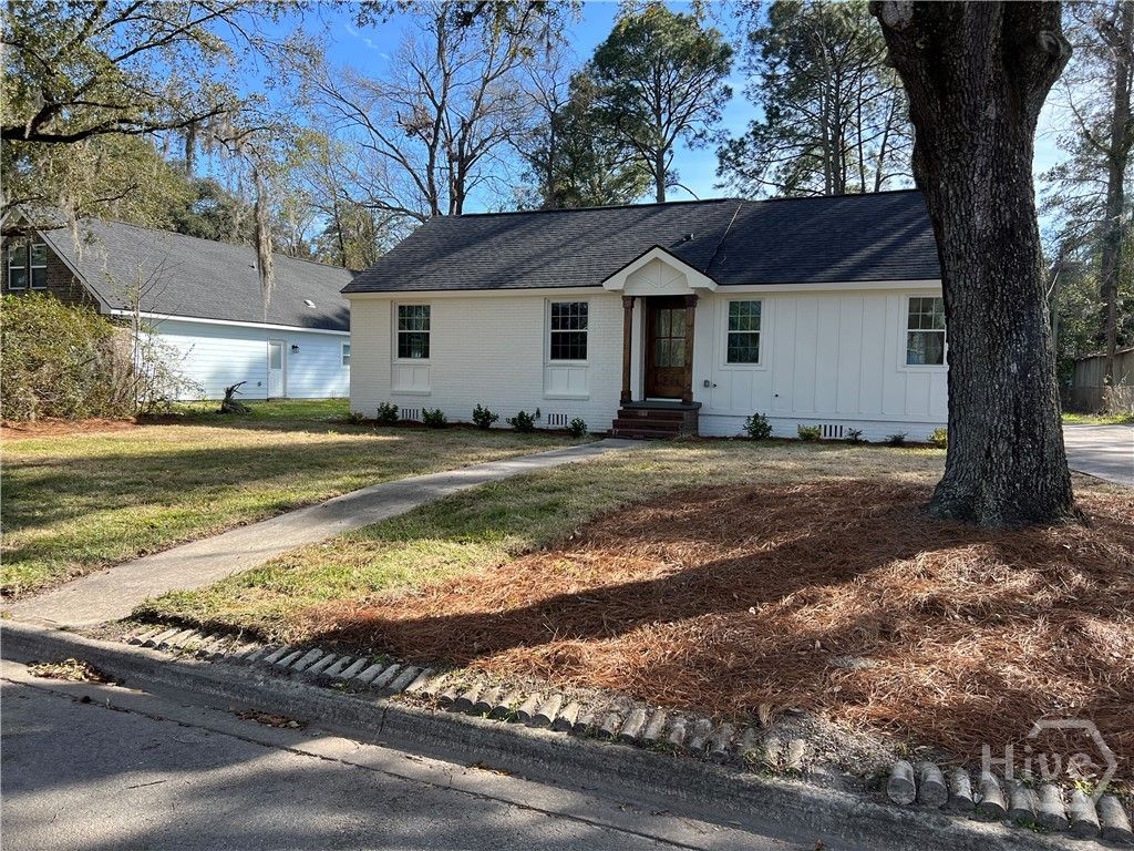 Image 2 of property listing at 233 E Derenne Avenue, Savannah, GA 31405