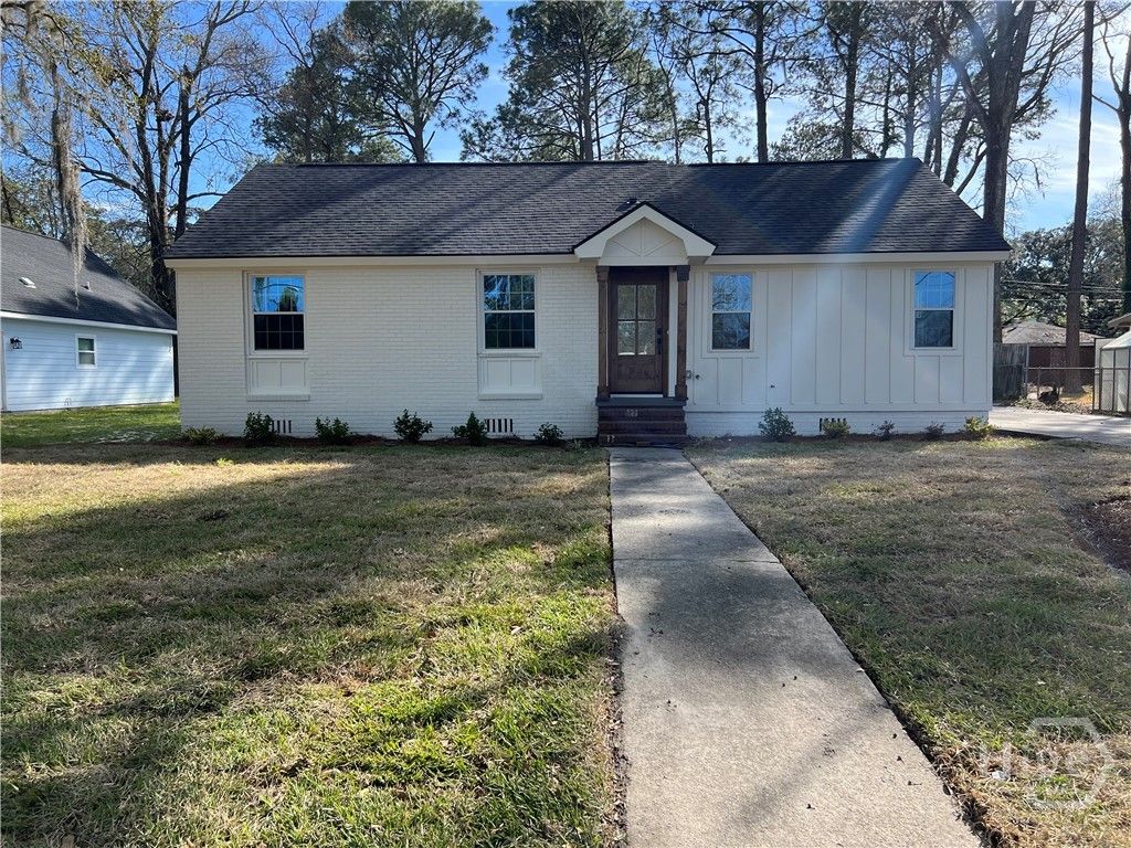 Image 3 of property listing at 233 E Derenne Avenue, Savannah, GA 31405
