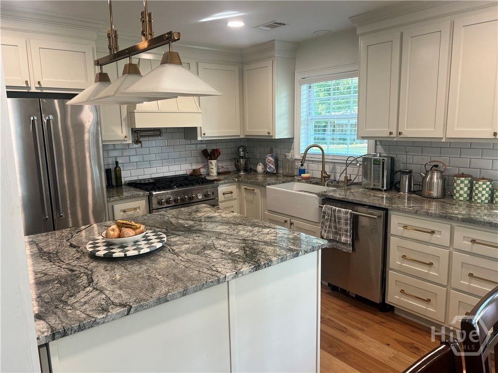 Image 8 of property listing at 233 E Derenne Avenue, Savannah, GA 31405