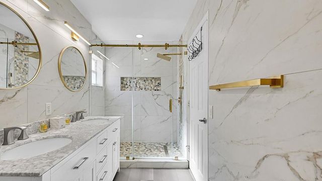 518 NW 130th Way, Pembroke Pines, FL 33028