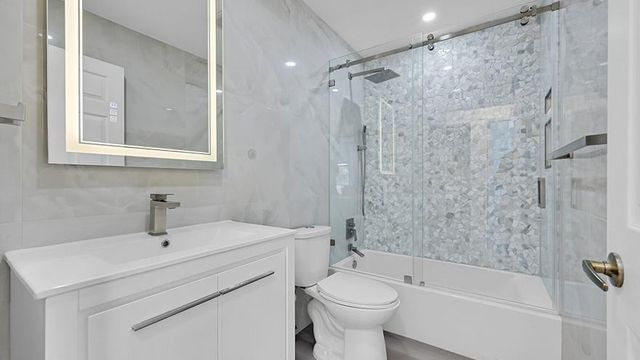 518 NW 130th Way, Pembroke Pines, FL 33028