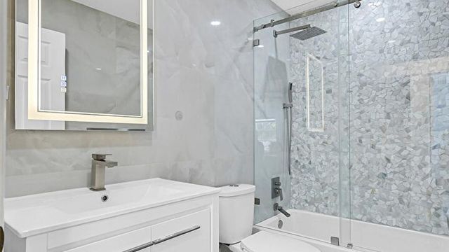 518 NW 130th Way, Pembroke Pines, FL 33028