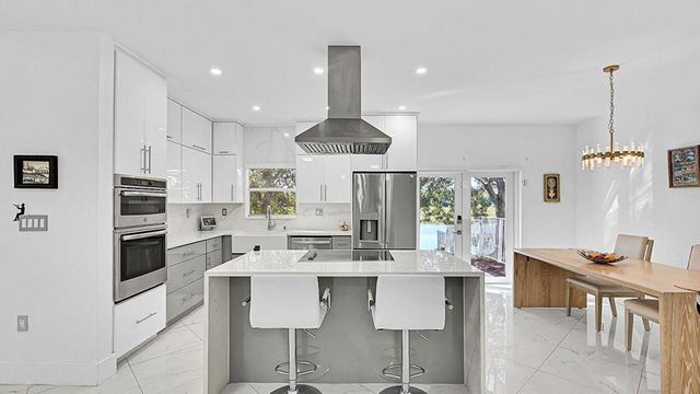 518 NW 130th Way, Pembroke Pines, FL 33028