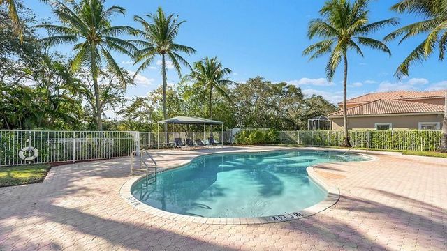 518 NW 130th Way, Pembroke Pines, FL 33028