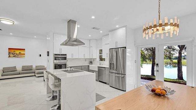 518 NW 130th Way, Pembroke Pines, FL 33028