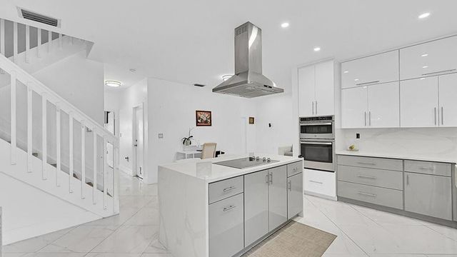 518 NW 130th Way, Pembroke Pines, FL 33028