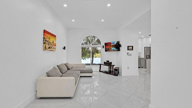 518 NW 130th Way, Pembroke Pines, FL 33028