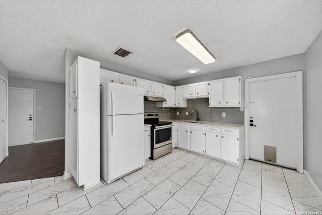 300 Roanoke, Schertz, TX 78154