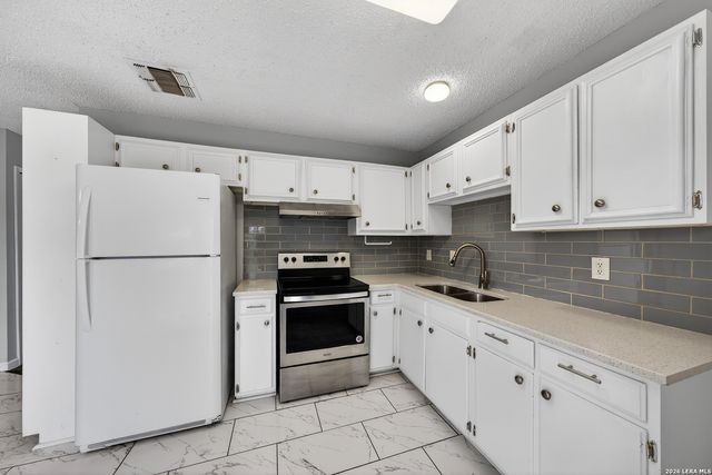 300 Roanoke, Schertz, TX 78154