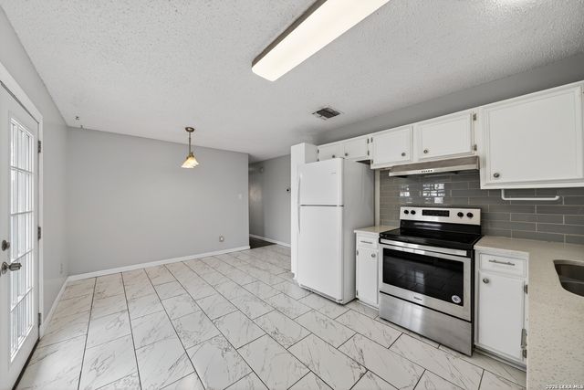 300 Roanoke, Schertz, TX 78154