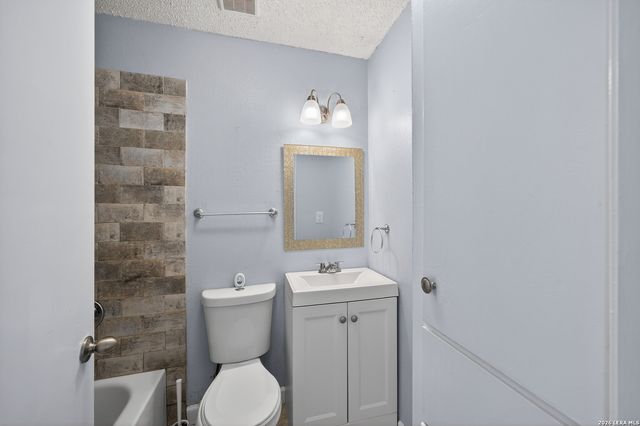 300 Roanoke, Schertz, TX 78154