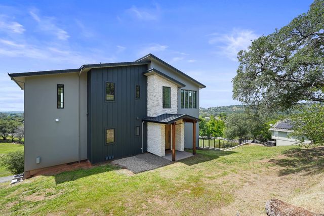 2661 Shirland Tract Rd, Auburn, CA 95603