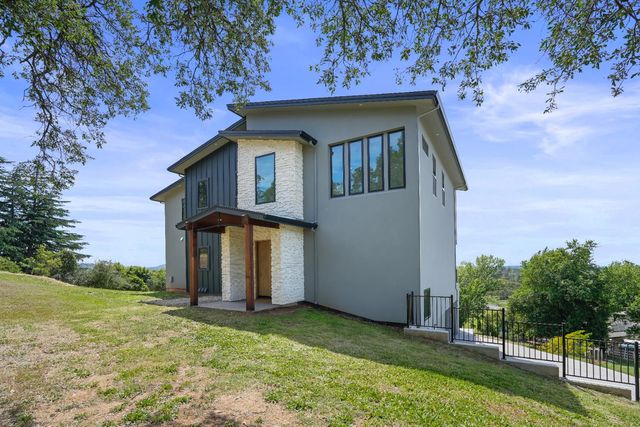 2661 Shirland Tract Rd, Auburn, CA 95603
