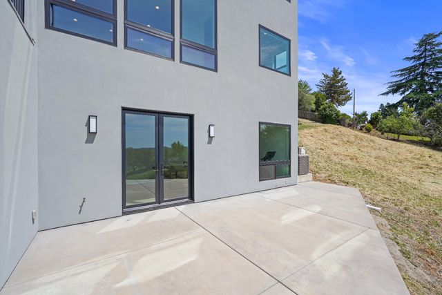 2661 Shirland Tract Rd, Auburn, CA 95603