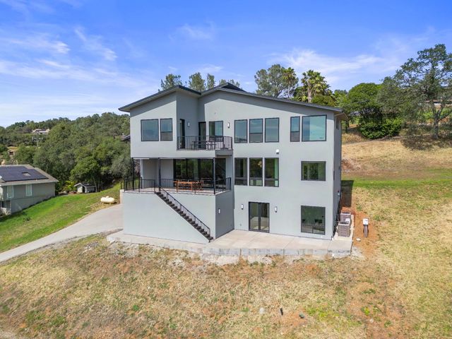2661 Shirland Tract Rd, Auburn, CA 95603