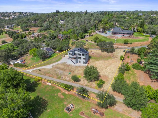2661 Shirland Tract Rd, Auburn, CA 95603