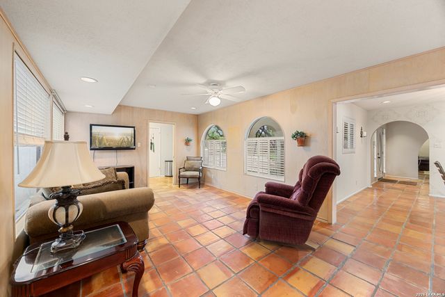 4210 Bluemel, San Antonio, TX 78240