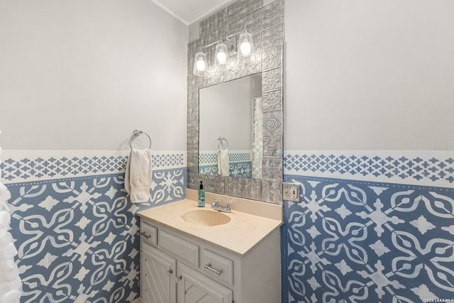 4210 Bluemel, San Antonio, TX 78240