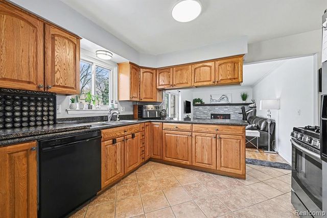 42942 Barchester Road, Canton, MI 48187