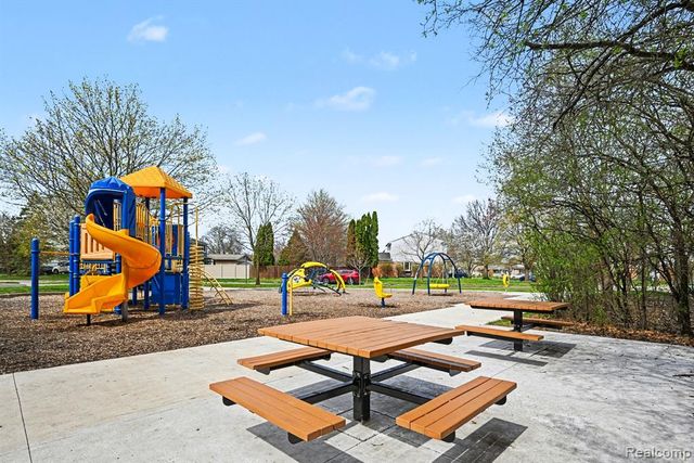 42942 Barchester Road, Canton, MI 48187