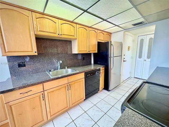 1100 Saint Charles Pl 411, Pembroke Pines, FL 33026