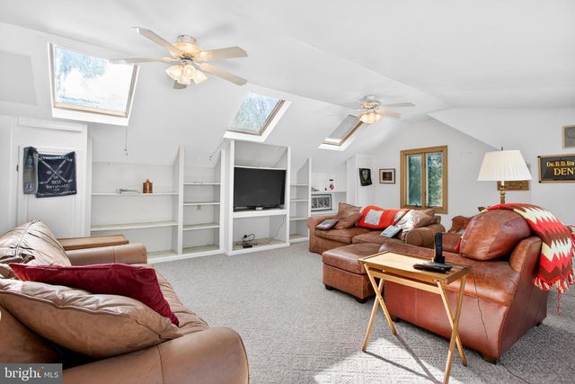 9 FOXCHASE RD, Malvern, PA 19355