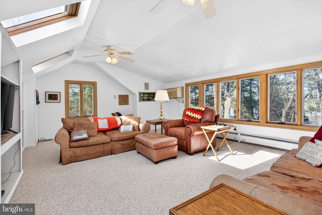 9 FOXCHASE RD, Malvern, PA 19355