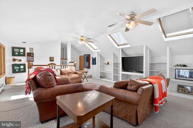 9 FOXCHASE RD, Malvern, PA 19355