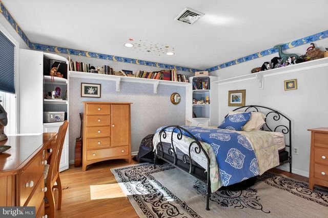 9 FOXCHASE RD, Malvern, PA 19355