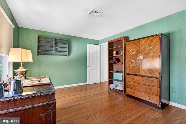 9 FOXCHASE RD, Malvern, PA 19355