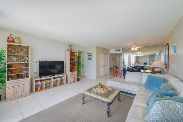 5601 Collins Ave 512, Miami Beach, FL 33140