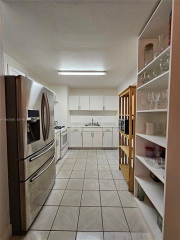 9940 SW 162nd St, Miami, FL 33157