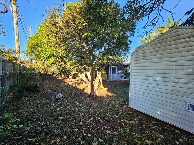 9940 SW 162nd St, Miami, FL 33157