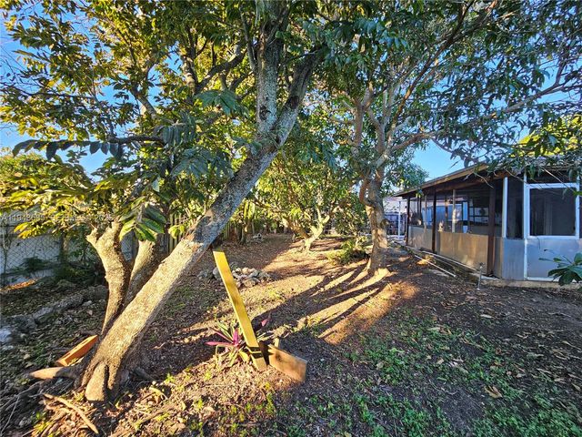 9940 SW 162nd St, Miami, FL 33157